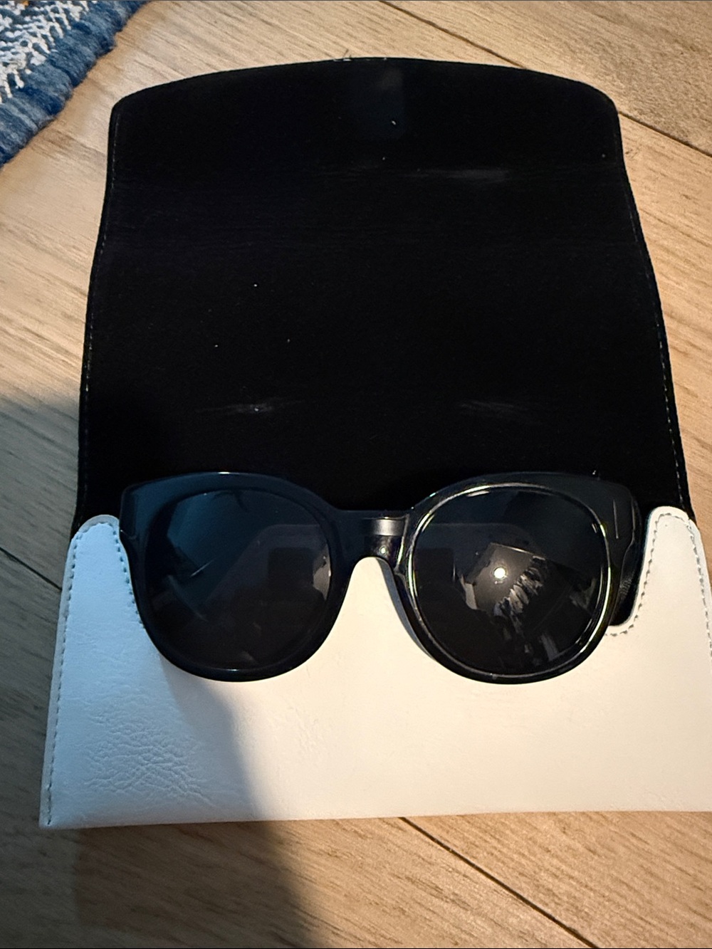 Elizabeth and James biscayne Black Women’s Oversized Sunglasses with White Case